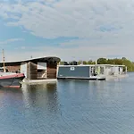 Boatlodge, Anegada